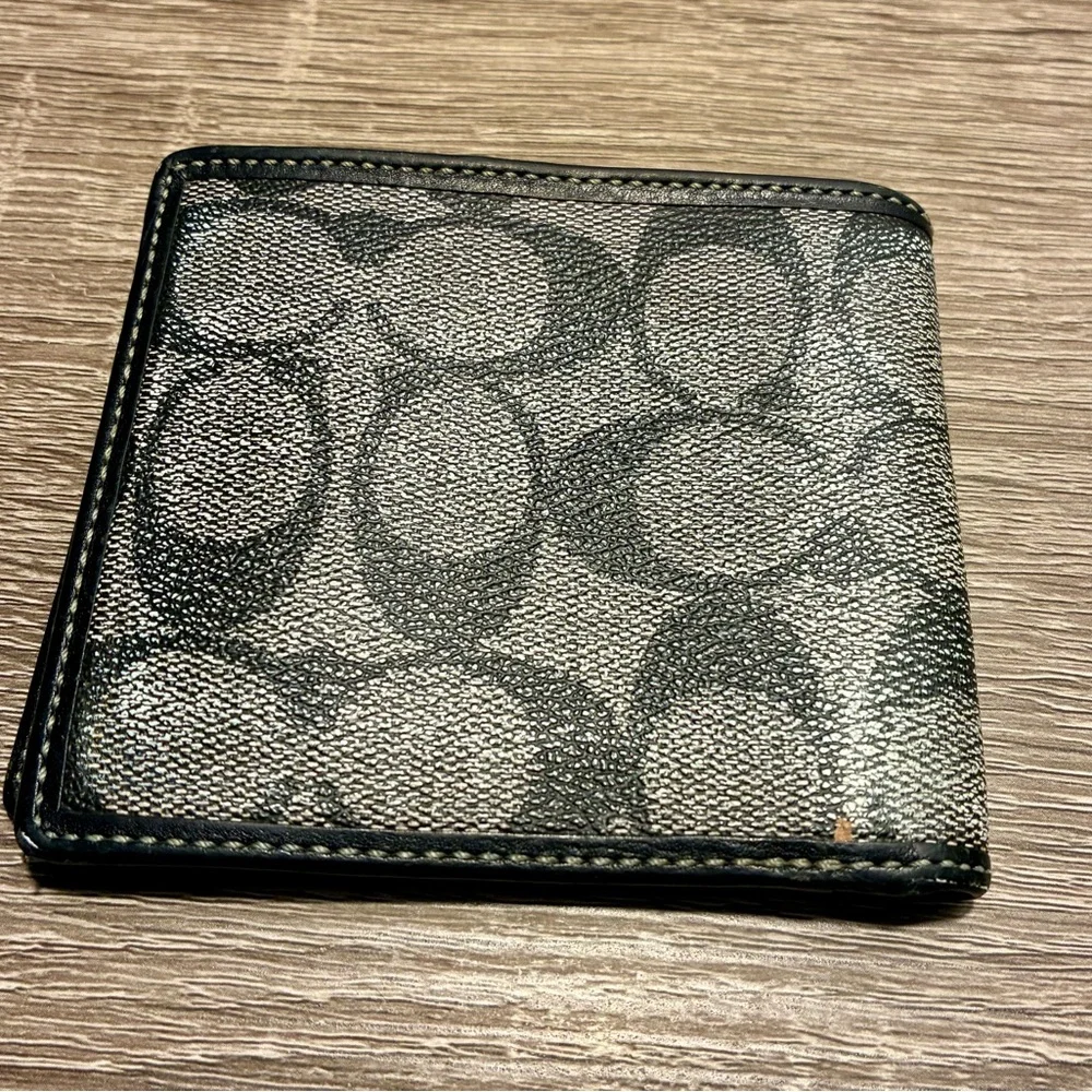 Louis Vuitton and Coach Project Bundle. Wallets and Key Holders - Picture 14 of 16